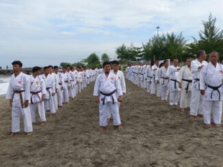 Latgab karateka Lemkari Sumbar di Padang.