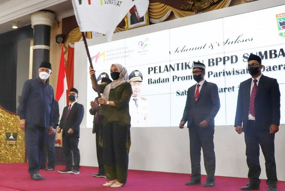 Pelantikan Tim 9 BPPD Sumbar.