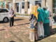 Pelepasan mahasiswa yang akan menyerahkan bantuan.