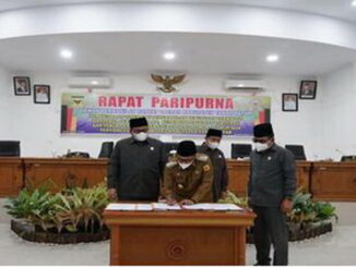 Penandatanganan berita acara persetujuan Ranperda menjadi Perda.