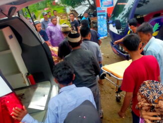 Penyelenggaraan jenazah korban gempa.