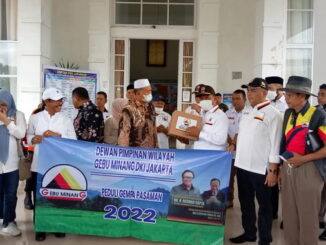 Penyerahan bantuan dari Gebu Minang DKI Jakarta.
