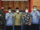 Wabup Padang Pariaman Rahmang bersama dengan penyelenggara dan undangan.