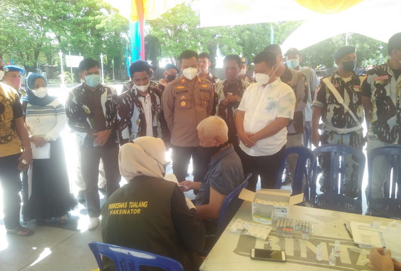 Vaksinasi yang dilaksanakan di Tualang