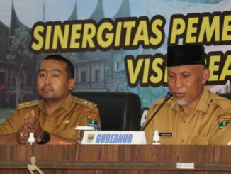 Wagub Audy Joinaldy dan Gubernur Mahyeldy saat rakor pemerintah kabupaten dan kota se Sumbar di Tua Pejat.
