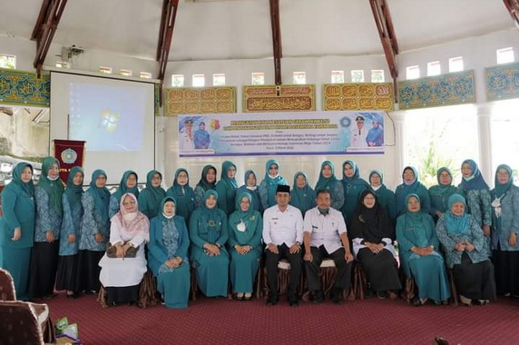 Wawako Ramadhani bersama TP PKK Kota Solok.