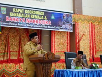 Bupati Padang Pariaman Suhatri Bur Dt. Putiah sedang memberi pengarahan tentang bahayanya Narkoba.