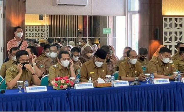 Wabup Padang Pariaman Drs. Rahmang, MM saat menghadiri Rakor Antara Pemprov dengan Pemkan/Pemko.