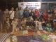 Alumni SMPN 1 Pasaman bersama anak-anak korban gempa.