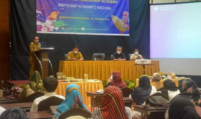 Bupati Eka Putra saat membuka DEA.