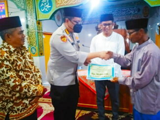 Penyerahan bantuan buat Masjid Istiqomah Kaniang Bukik Kelurahan Tigo Koto Dibaruah Kecamatan Payakumbuh Utara Kota Payakumbuh.