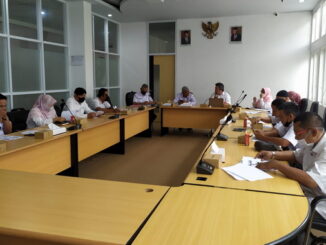 Suasana FGD di ruang VIP Balaikota Padang terkait mencari solusi.