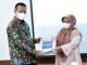Wali Kota Pariaman Genius Umar menerima opini WTP untuk kesembilan kalinya dari Kepala BPK Perwakilan Sumbar Yusnadewi.