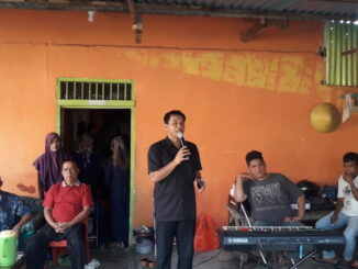 Anggota DPRD Kota Padang, Rustam Efendi saat berdiskusi dan menampung usulan warga KPIK di Reses II tahun 2022.