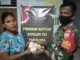 Babinsa Saat Menyerahkan Bantuan Uang Tunai