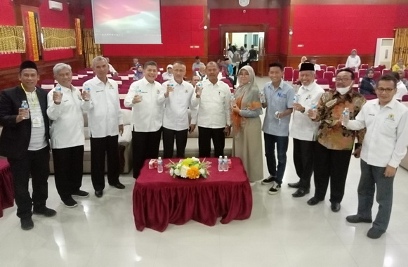 Foto bersama usai Seminar yang bertajuk Pemulihan Ekonomi Kota Pariaman pasca Pandemi Covid 19.
