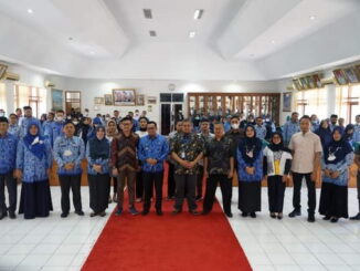 Foto bersama usai pembukaan pelatihan.