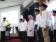 Gubernur Mahyeldi saat melantik pengurus KDEKS Sumbar.