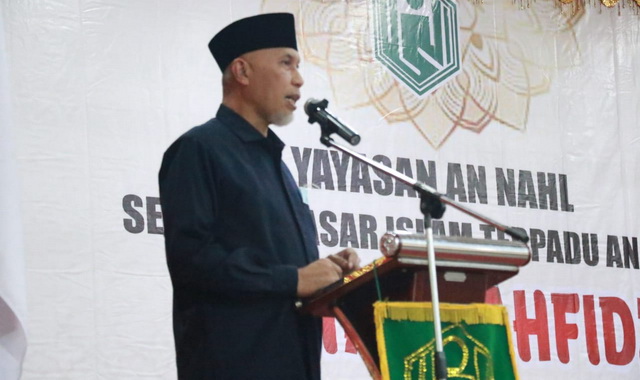 Gubernur Mahyeldi saat memberi sambutan.