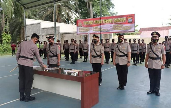 Pelantikan tiga Kapolsek di Pasaman Barat.