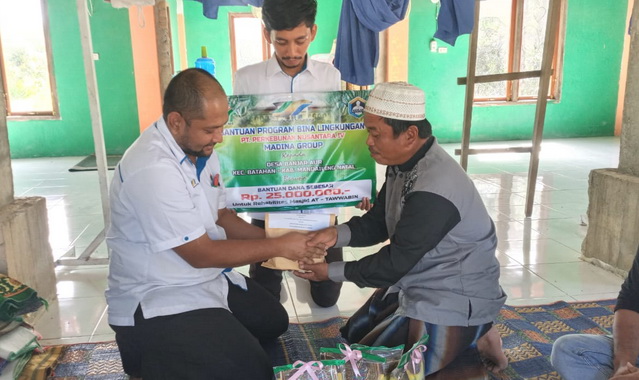 Penyerahan CSR untuk rehab masjid.