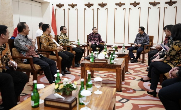 Pertemuan Wagub Audy Joinaldy dengan gubernur Anies Baswedan.