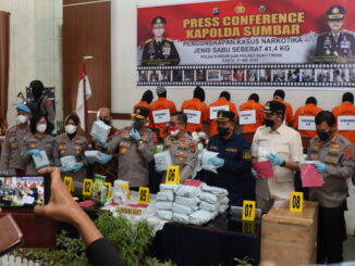 Wako Bukittinggi bersama Kapolda Sumbar dan jajarannya menyaksikan barang bukti hasil tangkapan Polres Bukittinggi berupa shabu 41,14 kg.