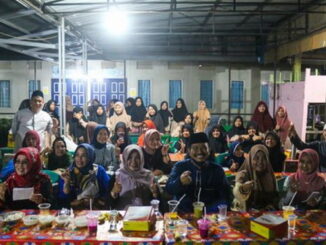 Wakil Wali Kota Pariaman Drs. Mardison Mahyuddin, MM berbuka puasa bersama dengan 100 anak panti asuhan Muhammadiyah Kurai Taji.