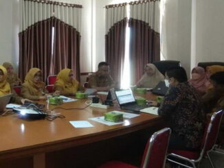 Para peserta dan narasumber sedang serius mengikuti FGD Penguatan Kemitraan Kampung KB Padang Pariaman.