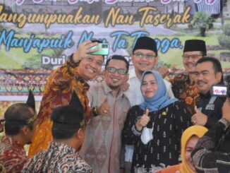 Bupati Eka Putra bersama pengurus IKTD Riau.