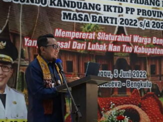 Bupati Eka Putra saat memberi sambuutan.