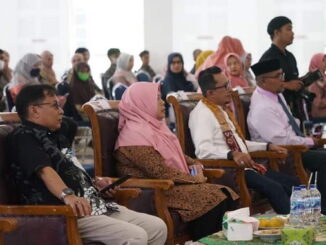 Bupati Eka Putra saat menghadiri pelepasan siswaSMP N 5 Batusangkar.