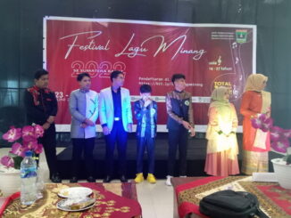 Fnalis pada Festival Lagu Minang Kelompok Umur 14-27 Tahun.