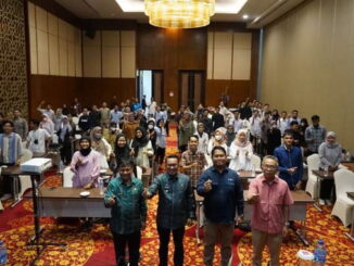 Foto bersama usai pembukaan pelatihan.