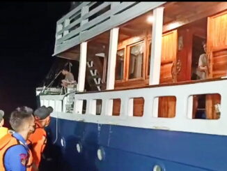 Kapal yang mengalami mati mesin di peratran Mentawai.