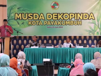 Ketua Dekopinwil Sumbar tengah memberikan arahan pada Musda Dekopinda Payakumbuh.