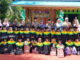Murid TK yang diwisuda bersama orang tua dan pengurus yayasan.
