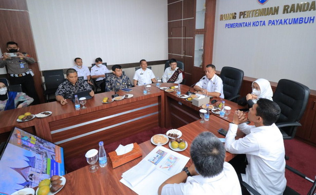 Tim Ombudsman RI bersama Bappenas menerima penjelasan tentang MPP Payakumbuh dalam rangka ujipetik di MPP.