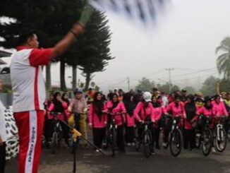 Waka Polres Tanah Datar Kompol Andi Parningotan Lorena,S.I.K melepas peserta Fun Bike.