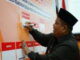 Bupati Padang Pariaman Suhatri Bur mengawali penandatanganan Piagam Komitmen Peduli Kearsipan.