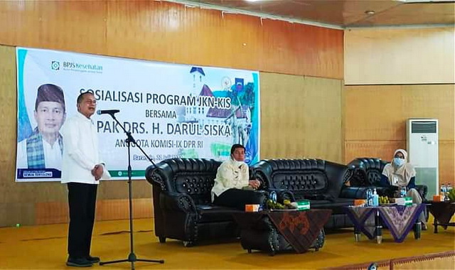 Anggota Komisi IX DPR RI dan Wali Kota Sawahlunto serta BPJS Kesehatan Cabang Solok saat sosialisasi.
