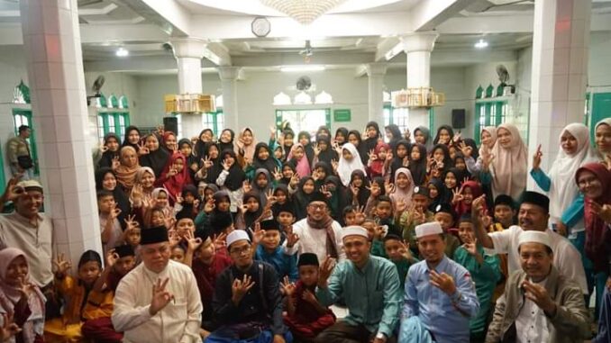 Foto bersama usai penutupan Mukhayam Al Qur'an se Kecamatan Lintau Buo.