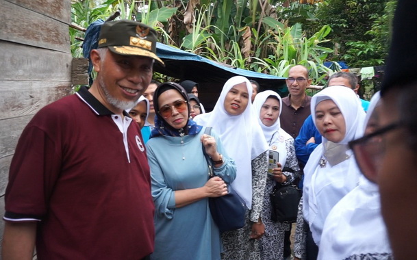 Gubernur Mahyeldi bersama masyarakat Galugua.