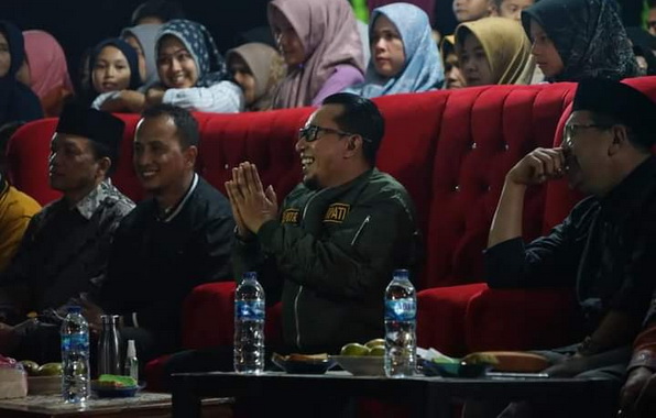 Silaturrahmi bupati Eka Putra dengan perantau Sumanik.