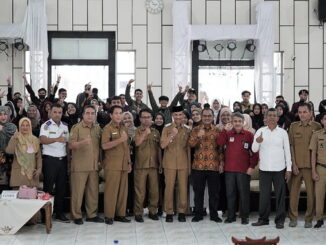 Wabup Solsel bersama mahasiswa KKN UIN Imam Bonjol Padang.