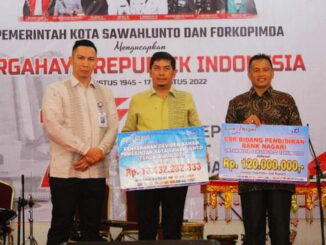 Bank Nagari Sawahlunto usai menyerahkan Deviden Saham dan CSR Bidang Pendidikan.