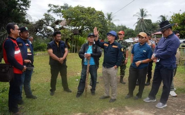 Bupati Eka Putra dan tim verifikasi dari Kemendagri RI saat turun lakukan peninjauan lapangan.