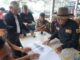 Bupati Eka Putra saat meninjau slah satu proyek pembangunan.