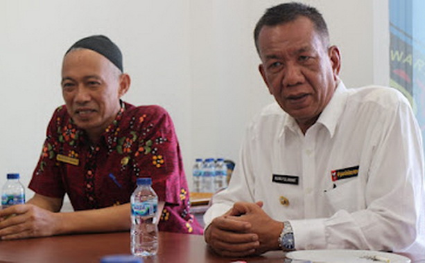Bupati Rusma Yuk Anwar saat berada di sekretariat di PWI Pessel.