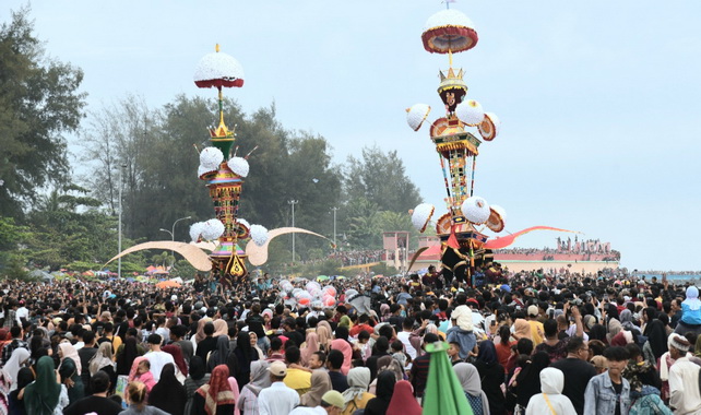 Festival Hoyak Tabuik di Pariaman.